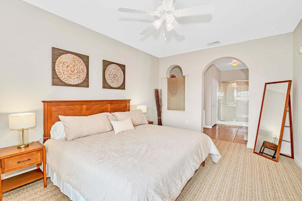 Stylish 3BR Suite with Swimming Pool - Near Disney